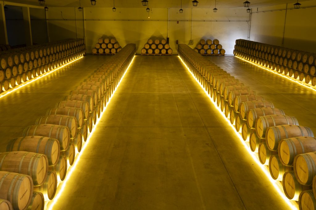 Boda entre barricas para más de 150 personas en Rioja 