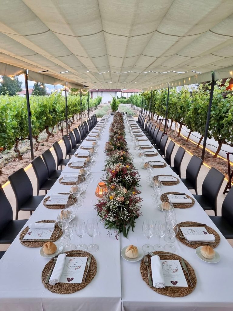 comida entre viñedos en espacio para eventos cerca de Logroño
