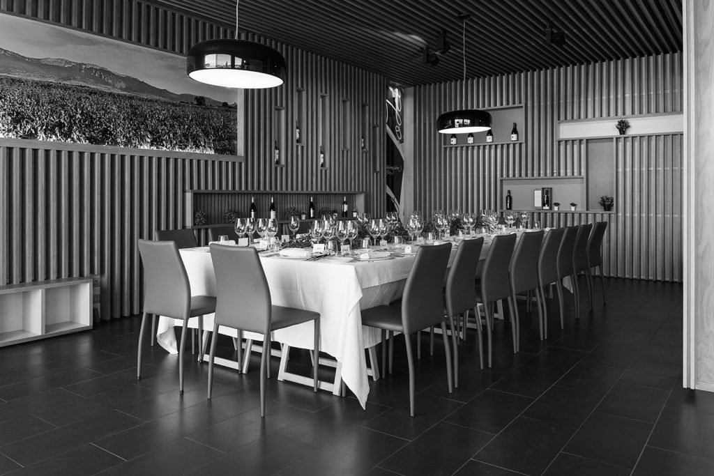 comedor acristalado para eventos en bodega cerca de Logroño